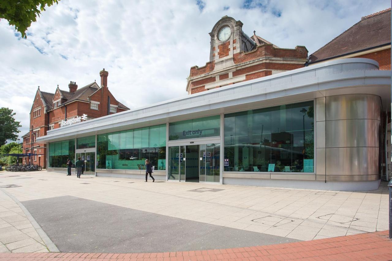 Basingstoke Apartments - Westlands House, City Centre, Home-From-Home Bagian luar foto