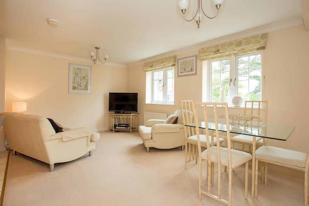 Basingstoke Apartments - Westlands House, City Centre, Home-From-Home Bagian luar foto