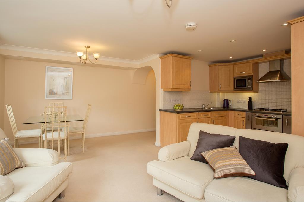 Basingstoke Apartments - Westlands House, City Centre, Home-From-Home Bagian luar foto